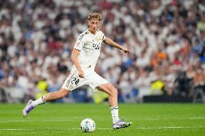 经典皇家比目鱼😷科贝记者：赫伊森本次具体伤情为比目鱼肌损伤