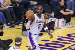 艾顿：来到湖人后里夫斯就在剖析我 他开始找到和我打球的感觉了