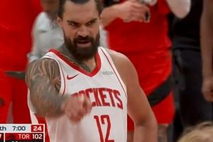 你还有这一手?亚当斯反吊小贾巴里-史密斯 后者吃饼吊筐暴扣!