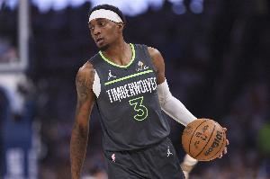 芬奇:麦丹打得非常自如 进攻端做出了很棒的决策效率极高