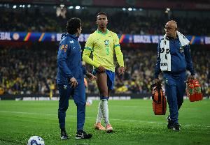 巴西队官方:加布里埃尔右大腿肌肉损伤,退出本期国家队